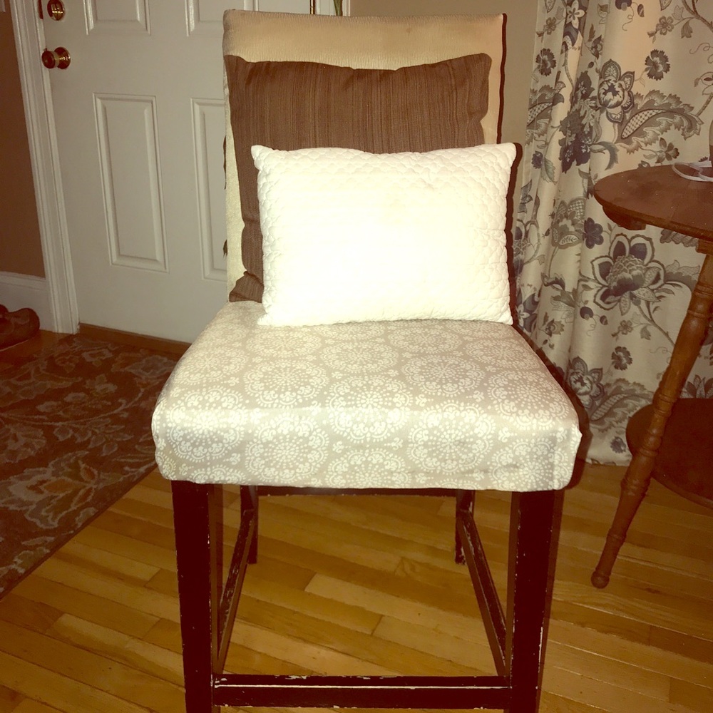 Barstool and kids chair